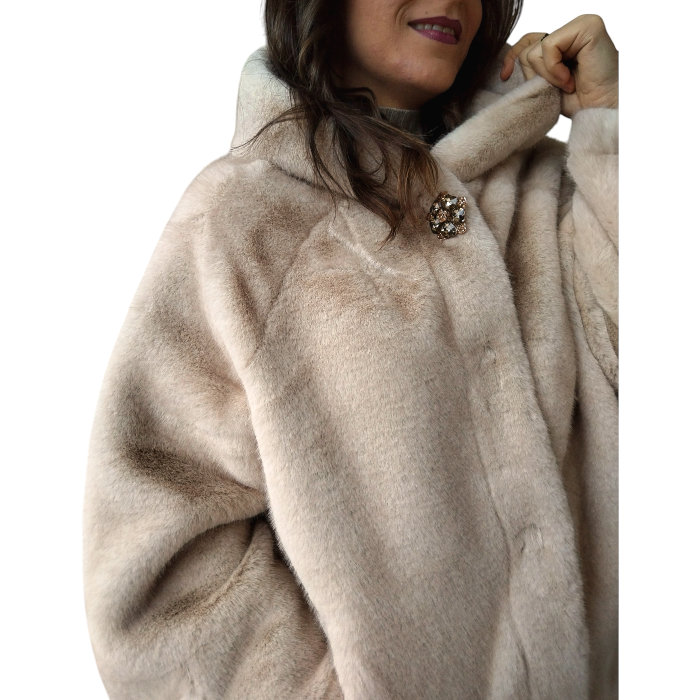 Pelliccia donna SUSY MIX ecologica regular fit con cappuccio e bottone gioiello