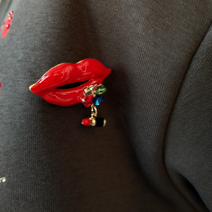 Felpa donna SUSY MIX regular fit caldo cotone soft girocollo con stampa e spille