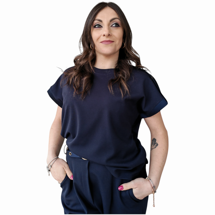 Completo donna IMPERIAL maglia con spalle strutturate pantalone cropped con cintura dettagli raso