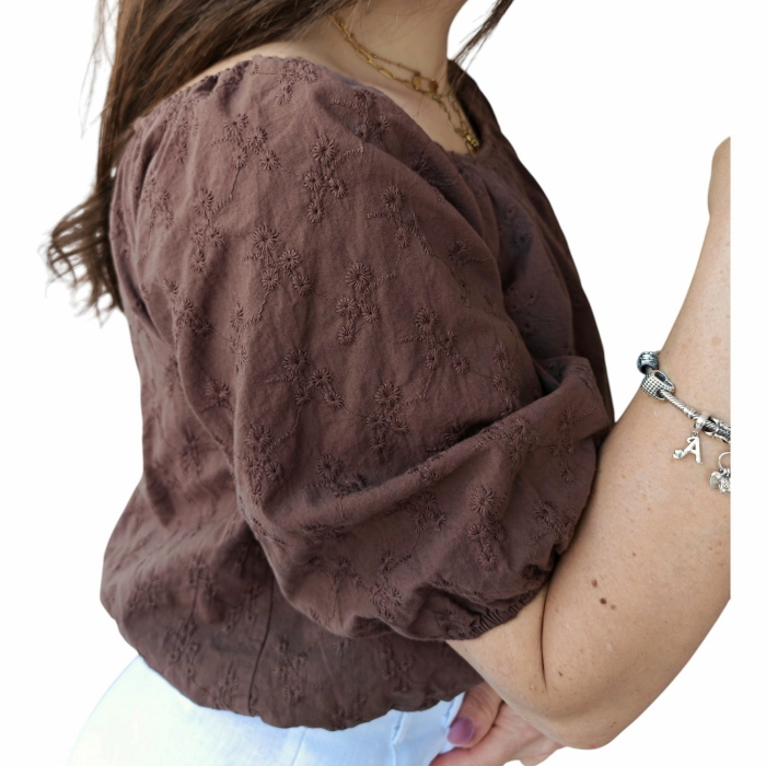 Maglia donna 22.01 crop 100% cotone con ricami e manica corta a sbuffo