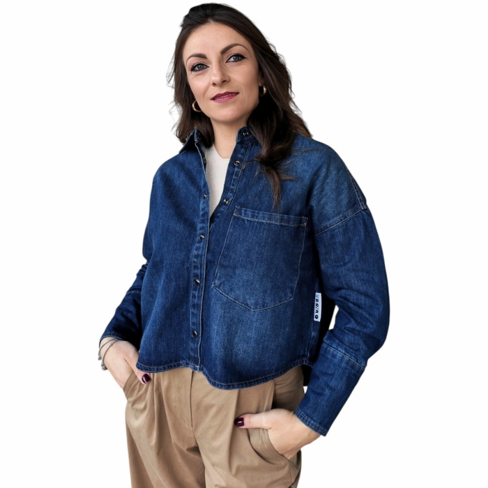 Camicia donna BERNA di jeans dark wash crop fit con maxi tasca